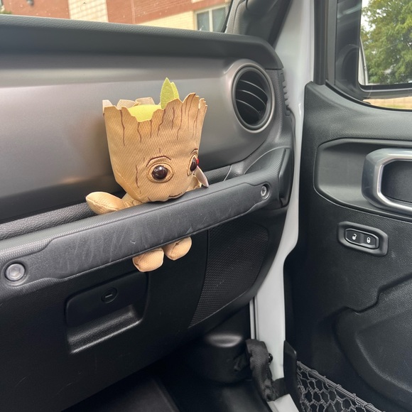 Meet your Posher, Cortez. owner of Sneakpeek sneaks - Picture 7 of 9